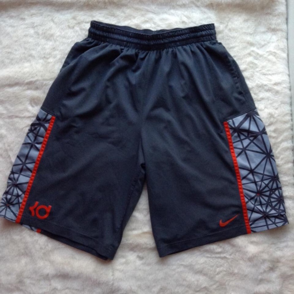 Nike Dry Fit Athletic Shorts 🩳 - XL - Gray
